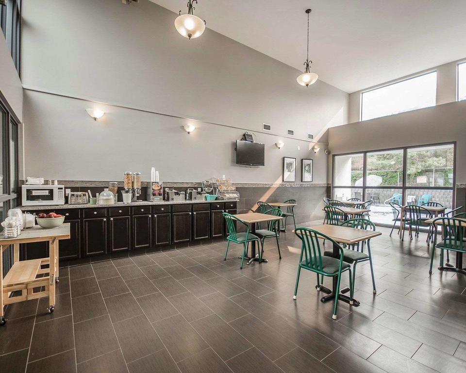 Quality Inn Kamloops Bagian luar foto