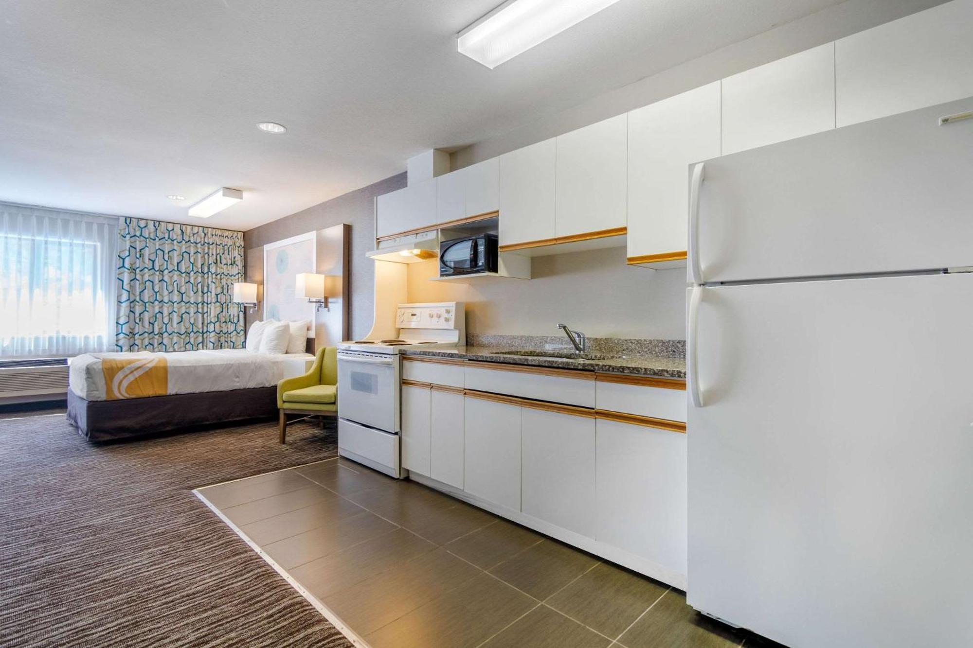 Quality Inn Kamloops Bagian luar foto